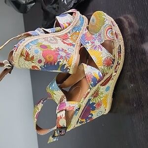 3.5 wedge hush puppies multi color with jute trim
